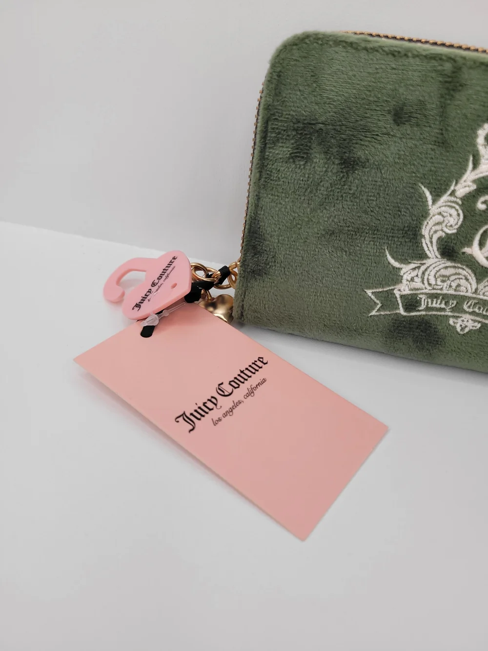 👉✨️Juicy Couture Super  Green Need Nore Juicy  Zip Velour Wallet